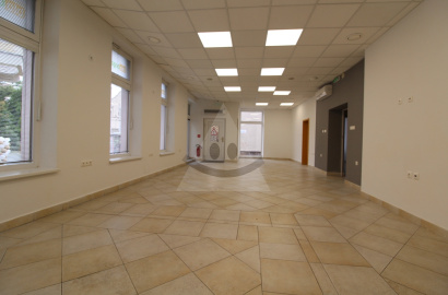 Obchodno-administratívny priestor s parkovaním / 101 m2 / Žilina centrum